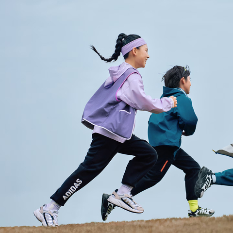 adidas阿迪达斯2025女小童LK 2IN1 JKT梭织连帽外套KC5340