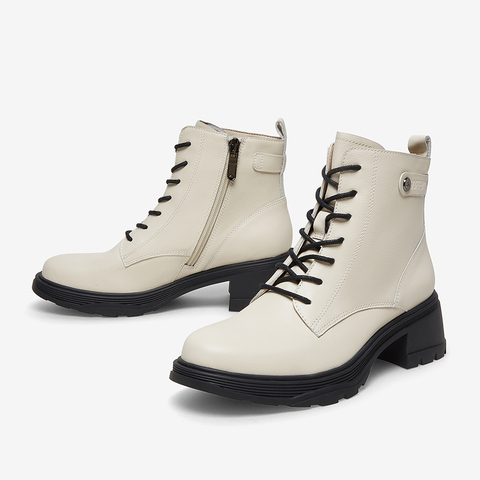 百思图2022冬季新款商场同款时尚潮流英伦风马丁靴女短靴RFY48DD2