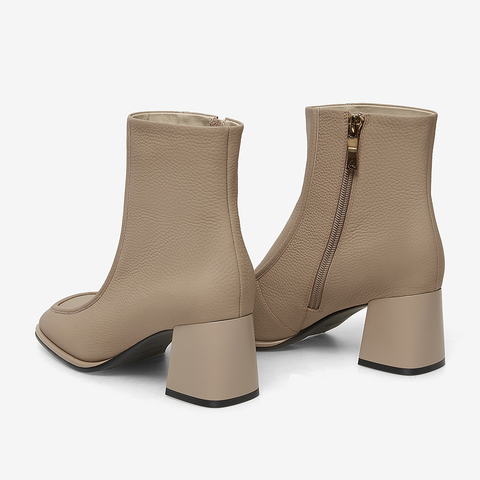 百思图2022冬季新款商场同款时尚潮流粗跟时装靴女短靴TRV40DD2
