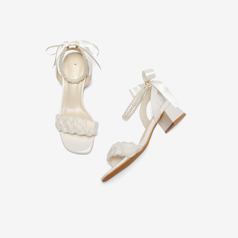 百思图2023夏季新款时髦仙女风蝴蝶结一字带粗跟女凉鞋WB531BL3