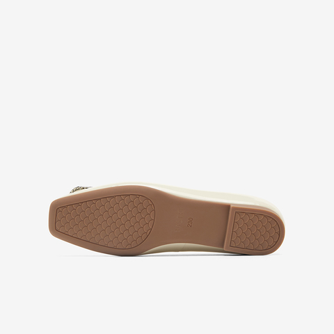 百思图2023秋季新款简约时尚金属钻扣方头浅口女单鞋A3966CQ3