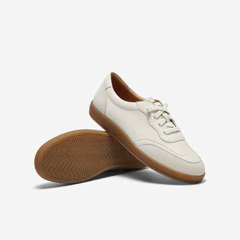 百思图2024春季新款商场同款时尚运动小白鞋平跟女休闲鞋VMG12AM4