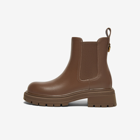 百思图2024冬季新款简约时尚通勤烟筒靴粗跟圆头女短靴P6158DD4