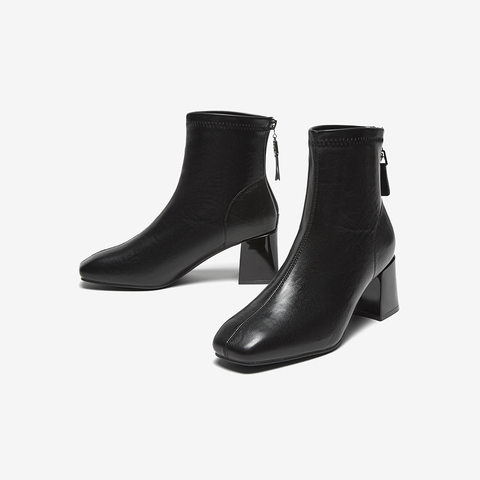 百思图2024冬季新款时髦简约通勤时装靴粗跟方头女短靴M5112DD4