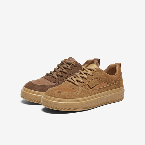 百思图2025春季新款商场同款复古街头运动板鞋女休闲鞋V2409AM5