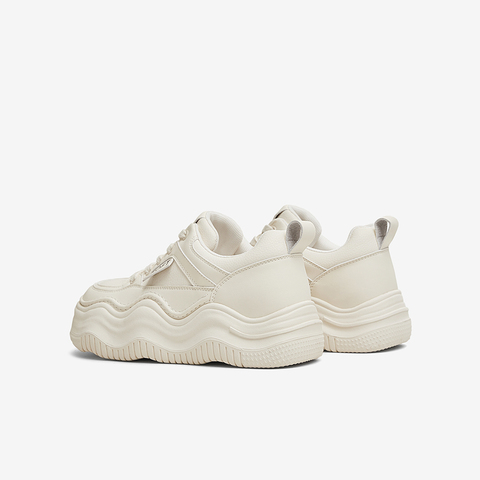 百思图2025春季新款时尚街头运动板鞋厚底圆头女休闲鞋X5910AM5