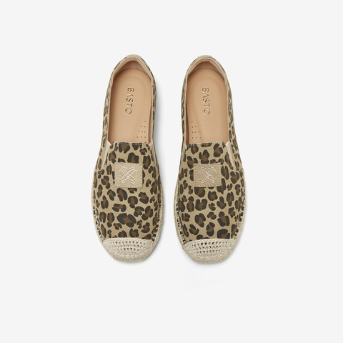 百思图2025春季新款简约休闲通勤渔夫鞋平跟女单鞋A0233AA5