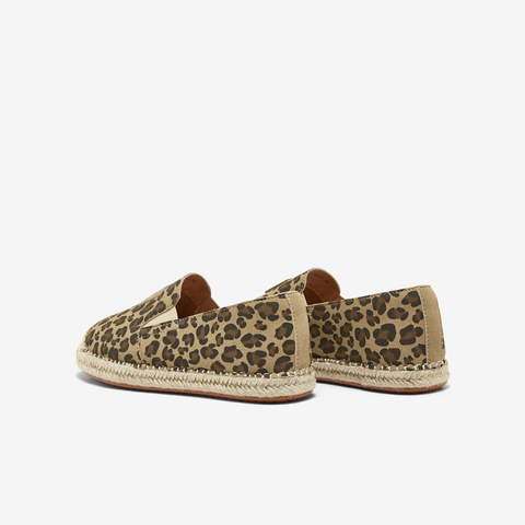 百思图2025春季新款简约休闲通勤渔夫鞋平跟女单鞋A0233AA5