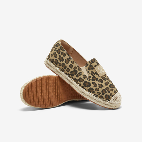 百思图2025春季新款简约休闲通勤渔夫鞋平跟女单鞋A0233AA5