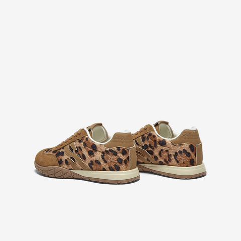 百思图2025春季新款时尚复古运动德训鞋平跟户外女休闲鞋V0110AM5