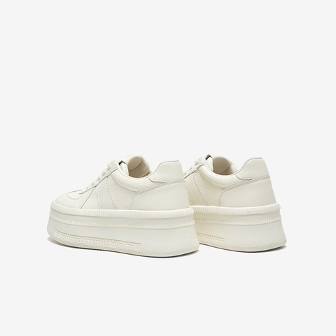 百思图2025春季新款简约时尚运动板鞋厚底女休闲鞋I7639AM5