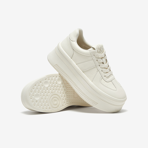 百思图2025春季新款简约时尚运动板鞋厚底女休闲鞋I7639AM5