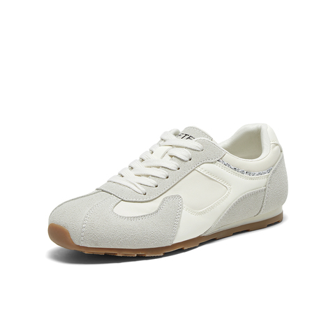 百思图2025春季新款简约运动户外休闲德训鞋平跟女休闲鞋V0148AM5