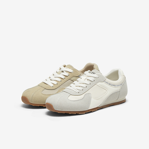 百思图2025春季新款简约运动户外休闲德训鞋平跟女休闲鞋V0148AM5