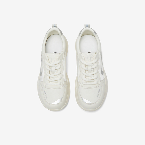 百思图2025春季新款商场同款时尚简约小白鞋厚底女休闲鞋D7742AM5