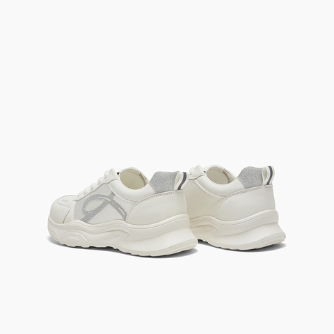 百思图2025春季新款商场同款时尚简约小白鞋厚底女休闲鞋D7742AM5