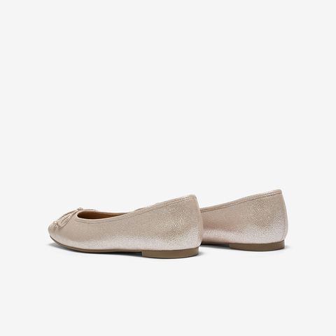 百思图2025春季新款简约蝴蝶结时尚通勤方头浅口女单鞋TIK20AQ5