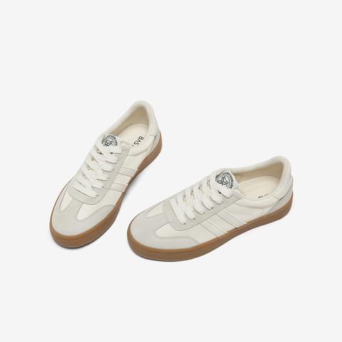 百思图2025春季新款简约户外运动德训鞋平跟圆头女休闲鞋V2508AM5