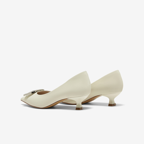 百思图2025春季新款商场同款简约通勤尖头细跟浅口女单鞋E5121AQ5