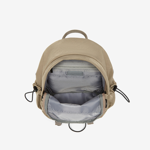 百思图2025夏季新款商场同款时尚户外休闲双肩背包女X3713BX5