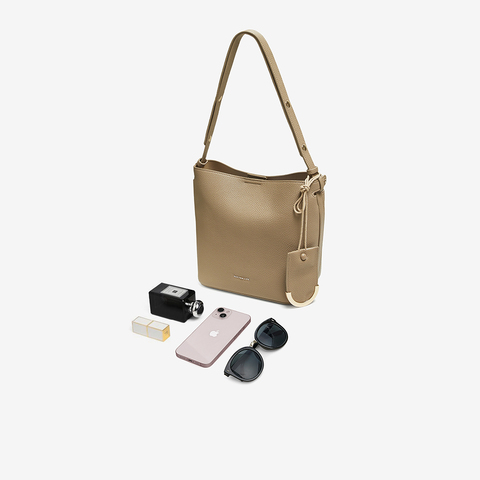 百思图2025秋季新款商场同款水桶包时尚通勤单肩包女TY030CX5