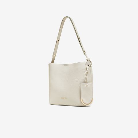 百思图2025秋季新款商场同款水桶包时尚通勤单肩包女TY030CX5