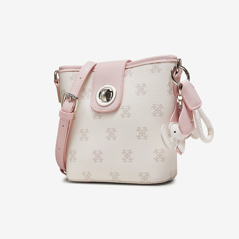 百思图2025秋季新款商场同款水桶包简约复古斜挎包女TY040CX5