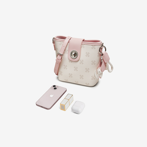 百思图2025秋季新款商场同款水桶包简约复古斜挎包女TY040CX5