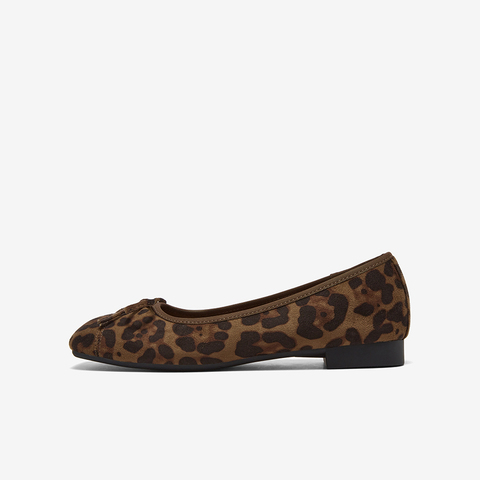 百思图2025秋季新款简约时尚蝴蝶结浅口方头女单鞋B2700CQ5