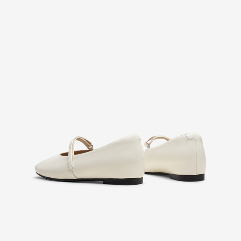 百思图2025秋季新款玛丽珍鞋时尚简约复古浅口女单鞋E2528CQ5