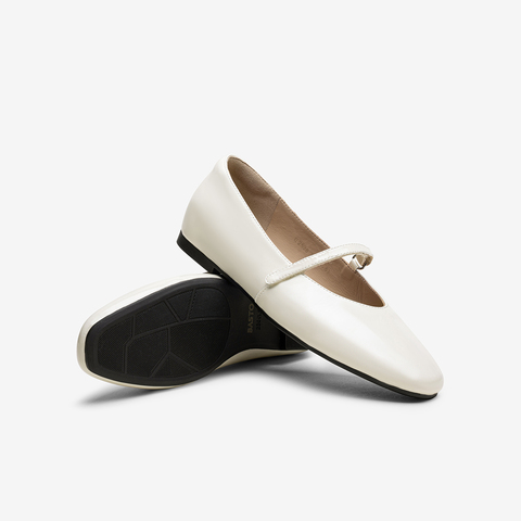 百思图2025秋季新款玛丽珍鞋时尚简约复古浅口女单鞋E2528CQ5