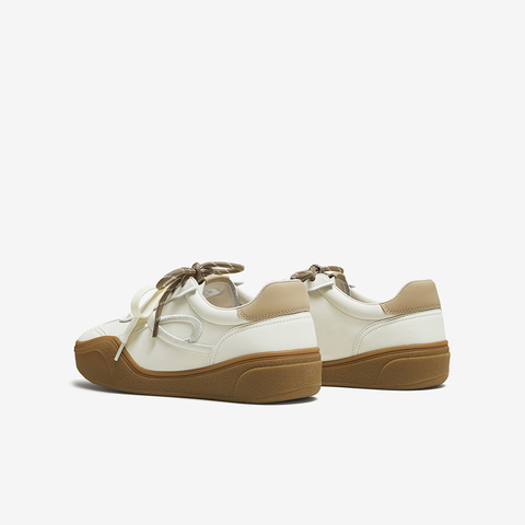 百思图2025秋季新款德训鞋时尚潮流街头运动女休闲鞋UUH01CM5