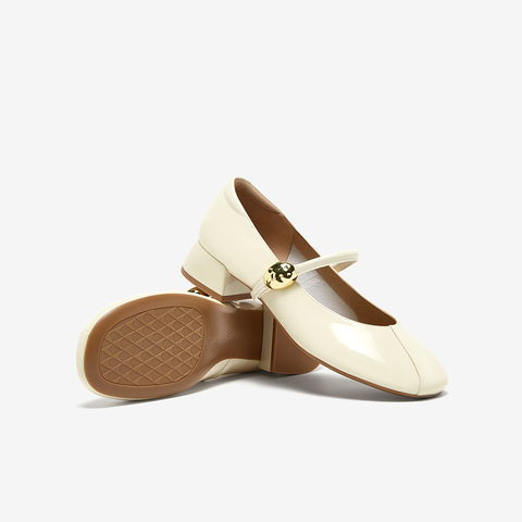 百思图2025秋季新款玛丽珍鞋时尚简约学院风女单鞋RD21RCQ5