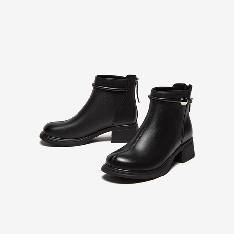 百思图2025冬季新款商场同款时装靴时尚简约通勤女短靴W1711DD5