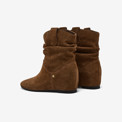 百思图2025冬季新款堆堆靴时装靴时尚潮流通勤女短靴C7022DZ5