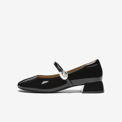 百思图2025秋季新款玛丽珍鞋时尚简约学院风女单鞋RD21RCQ5