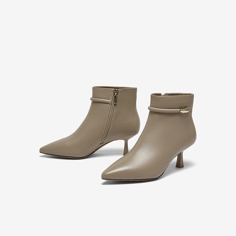 百思图2025冬季新款商场同款时装靴简约细跟尖头女短靴K5035DD5