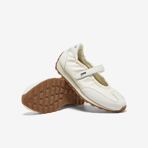 百思图2025秋季新款芭蕾舞德训鞋时尚潮流休闲女单鞋A1088CQ5