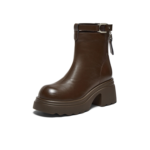 百思图2025冬季新款时装靴时尚潮流通勤粗跟女短靴F2012DD5