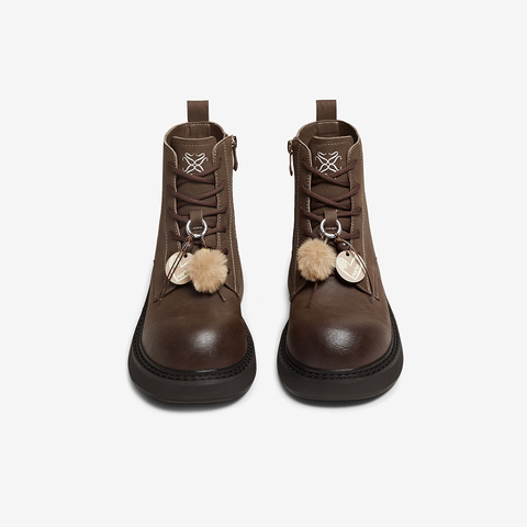 百思图2025冬季新款马丁靴时尚复古工装粗跟女中靴D3770DZ5