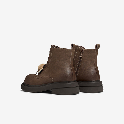 百思图2025冬季新款马丁靴时尚复古工装粗跟女中靴D3770DZ5