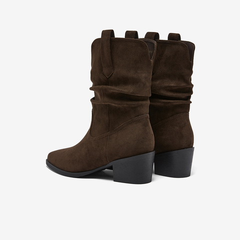 百思图2025冬季新款堆堆靴时装靴时尚潮流粗跟尖头女中靴F3061DZ5