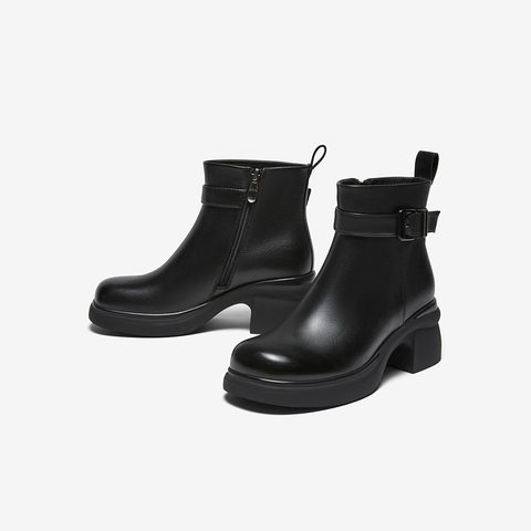 百思图2025冬季新款商场同款时装靴简约通勤粗高跟女短靴H6815DD5