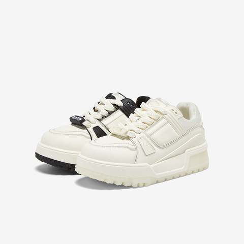 百思图2025秋季新款板鞋时尚潮流街头运动女休闲鞋CV187CM5