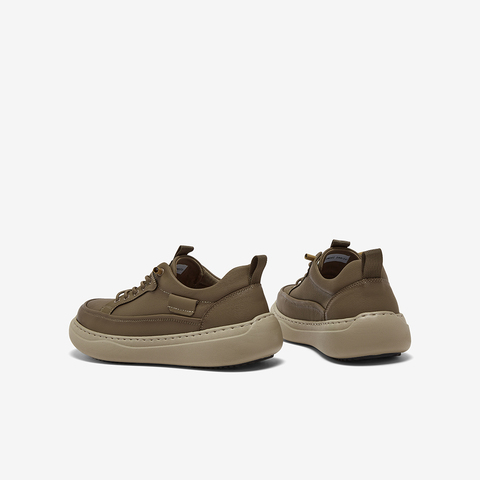 百思图2025秋季新款板鞋时尚潮流街头运动男休闲鞋YM002CM5