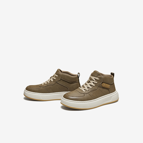 百思图2025冬季新款高帮板鞋时尚户外运动男休闲鞋55070DD5