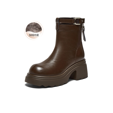 百思图2025冬季新款时装靴时尚潮流通勤粗跟女短靴F2012DD5