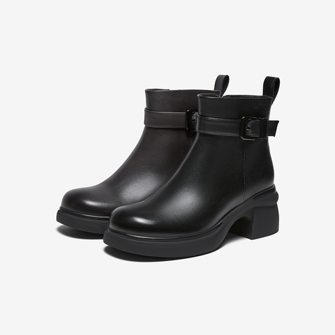 百思图2025冬季新款商场同款时装靴简约通勤粗高跟女短靴H6815DD5