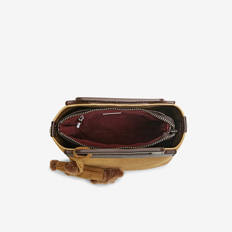 百思图2025冬季新款商场同款手提包时髦复古单肩斜挎包女TY092DX5