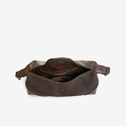 百思图2025冬季新款腋下包时尚复古潮流通勤单肩包女JA205DX5